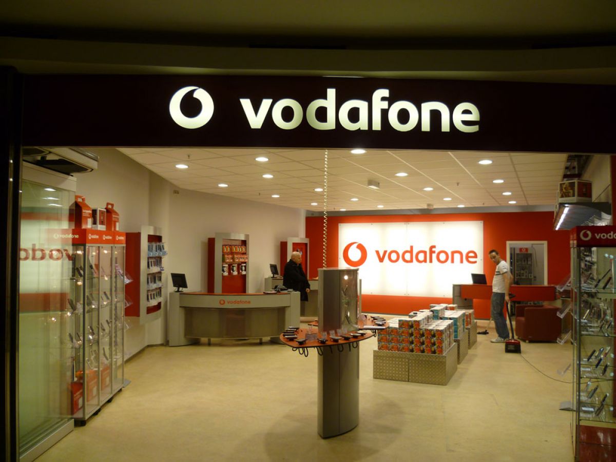 Sonderbau Leuchtkasten innen und dekupierte Schrift oben - selbstleuchtend