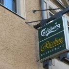 Innen beleuchteter, beidseitiger Ausleger