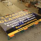 Werbeschild mit Digitaldruck kaschiert - vor der Montage